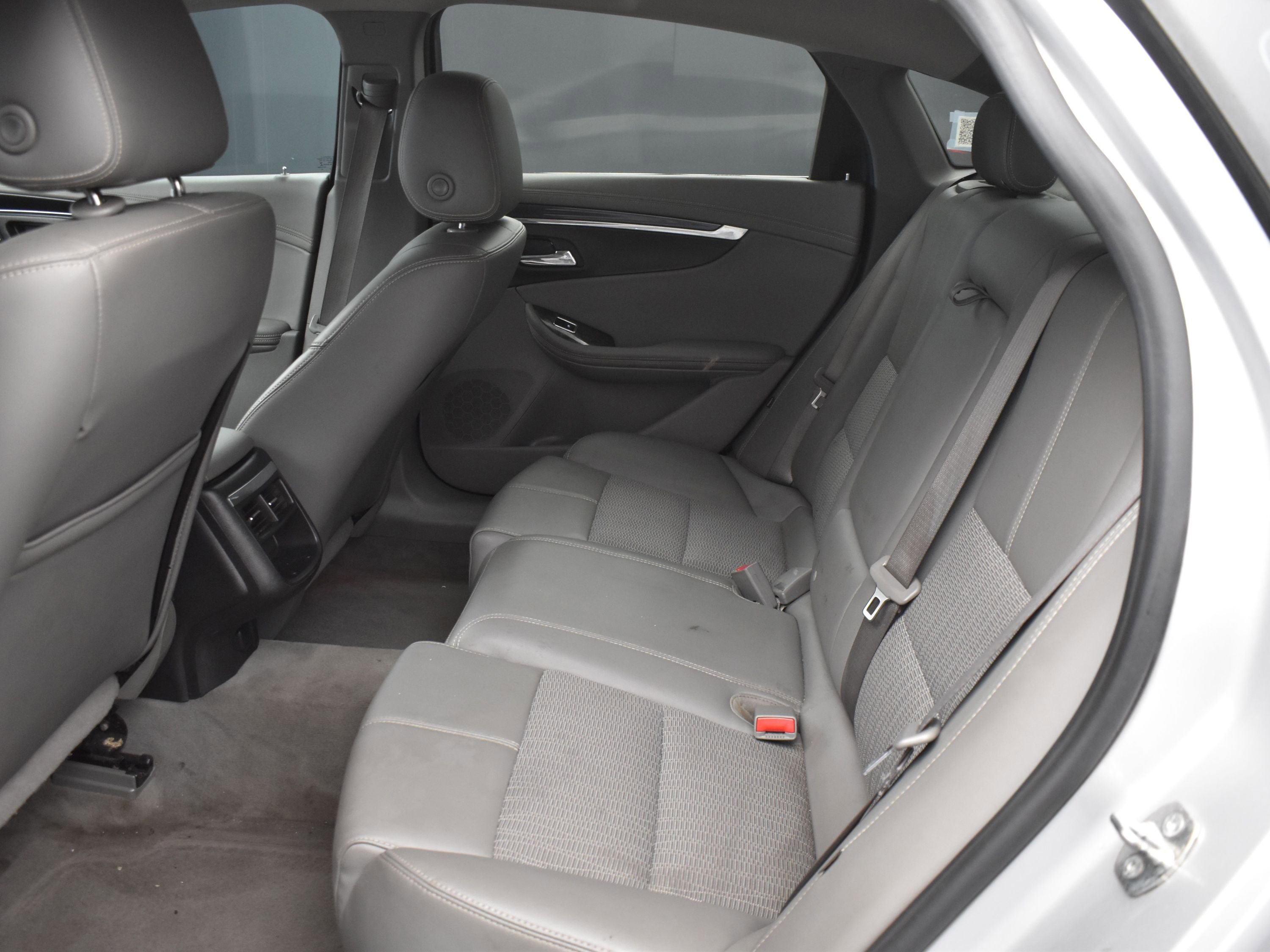 Used 2015 Chevrolet Impala LT image 12