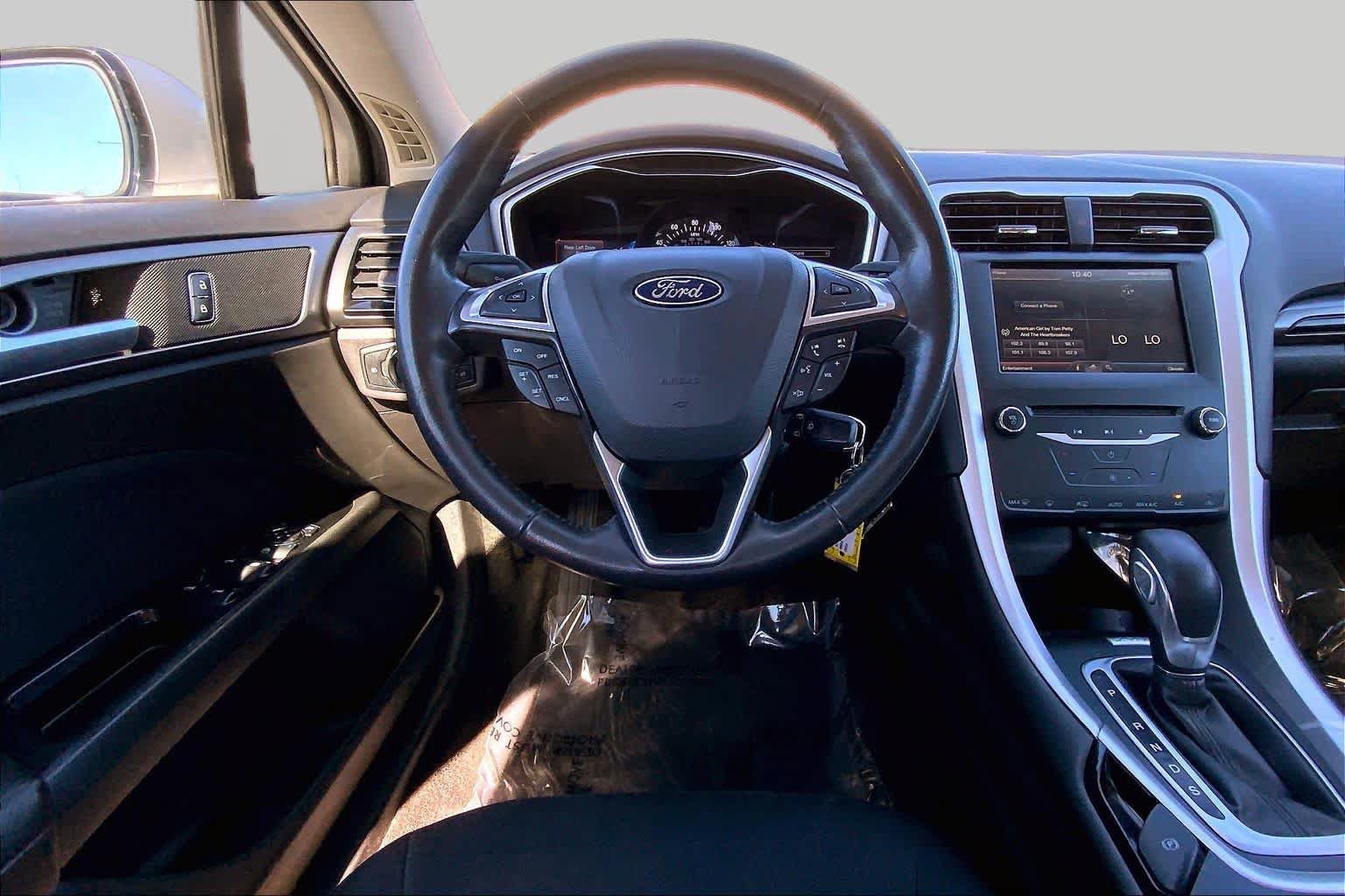 Used 2015 Ford Fusion SE FWD image 5