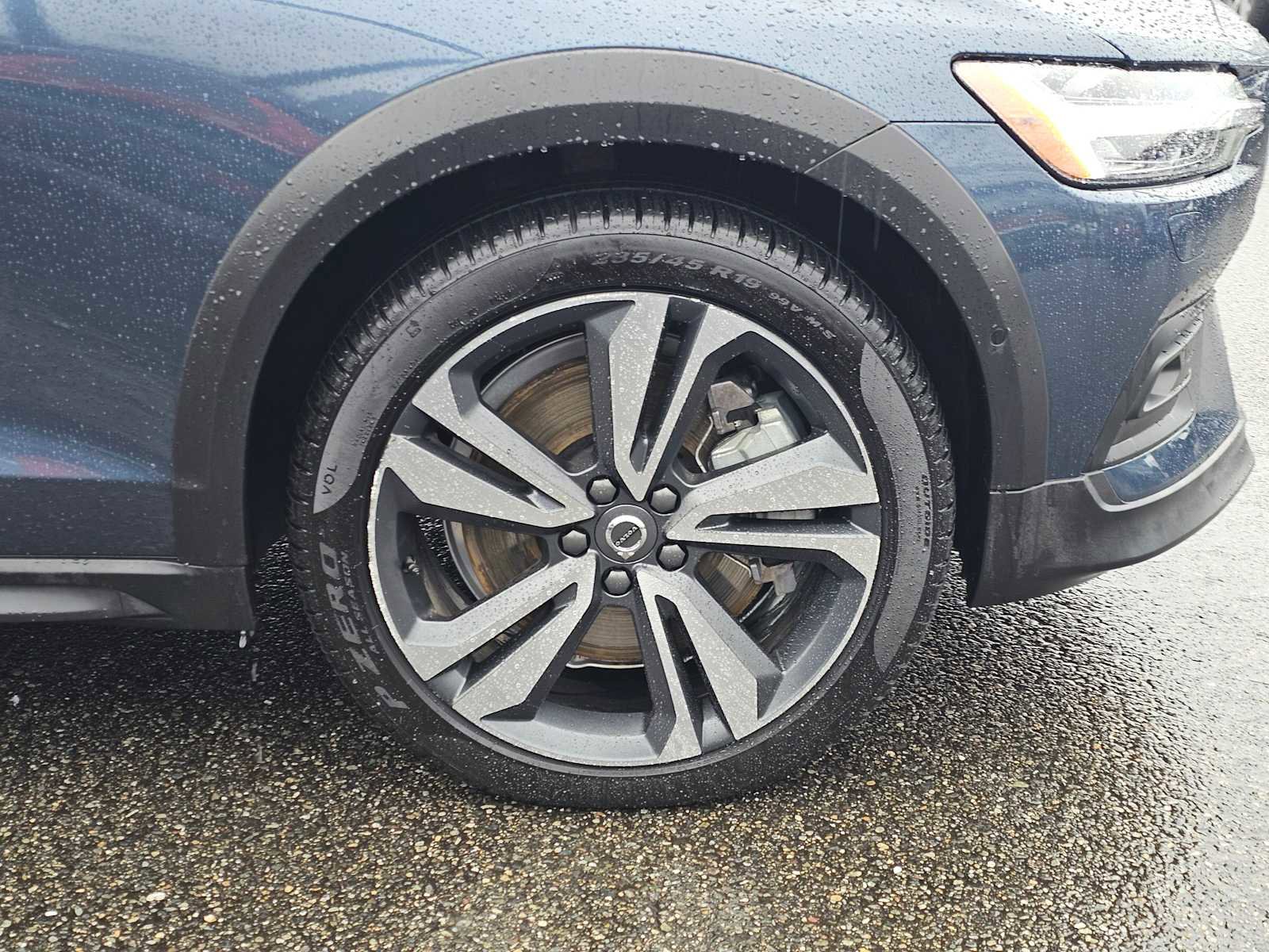 Certified 2025 Volvo V60 B5 Cross Country Plus image 9