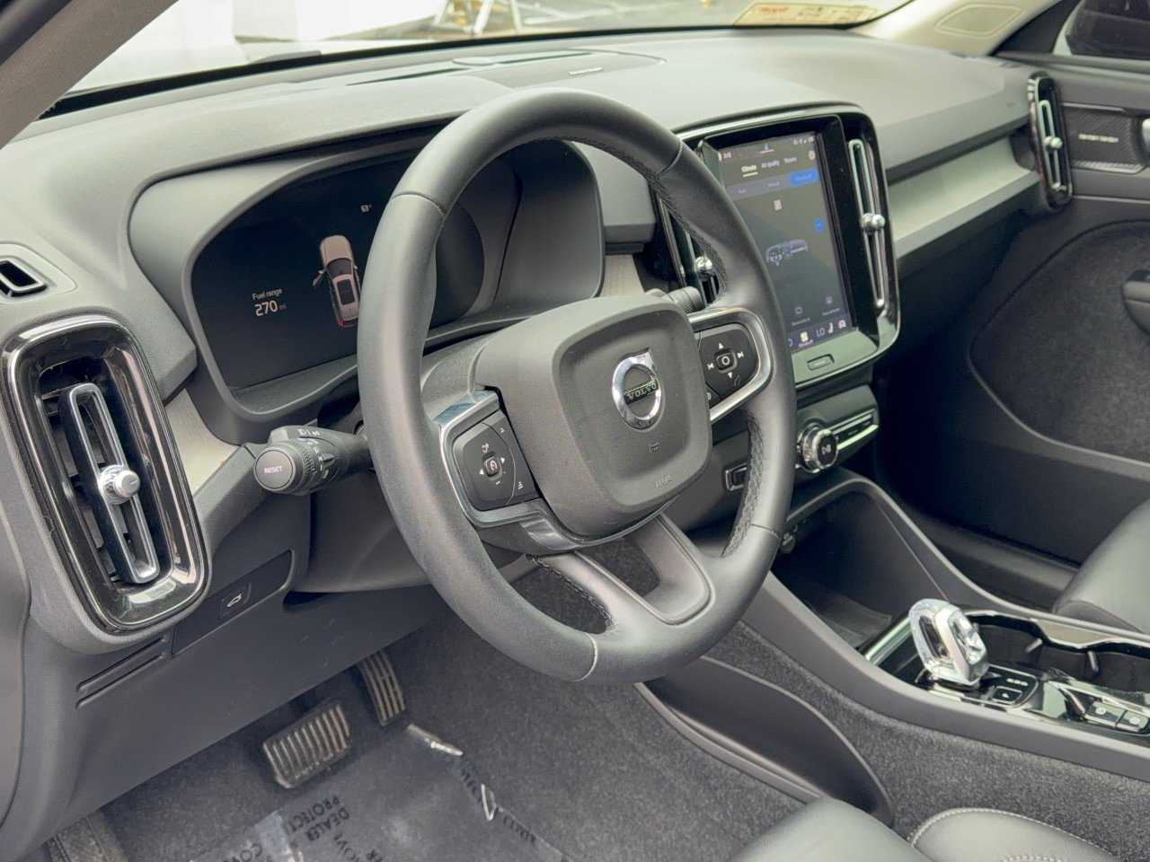 Used 2024 Volvo XC40 B5 Plus w/ Protection Package Premier AWD/4WD image 4