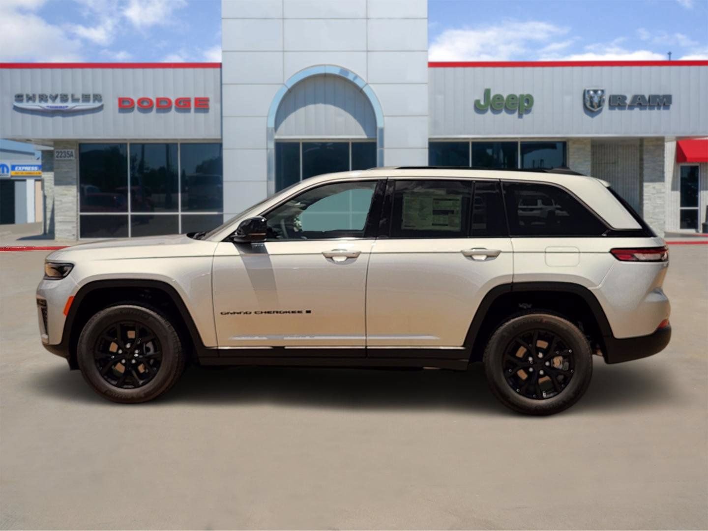 New 2026 Jeep Grand Cherokee Altitude RWD image 3