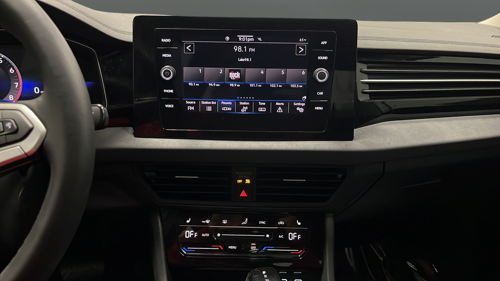 Used 2025 Volkswagen Jetta SE w/ Sunroof Package FWD image 13