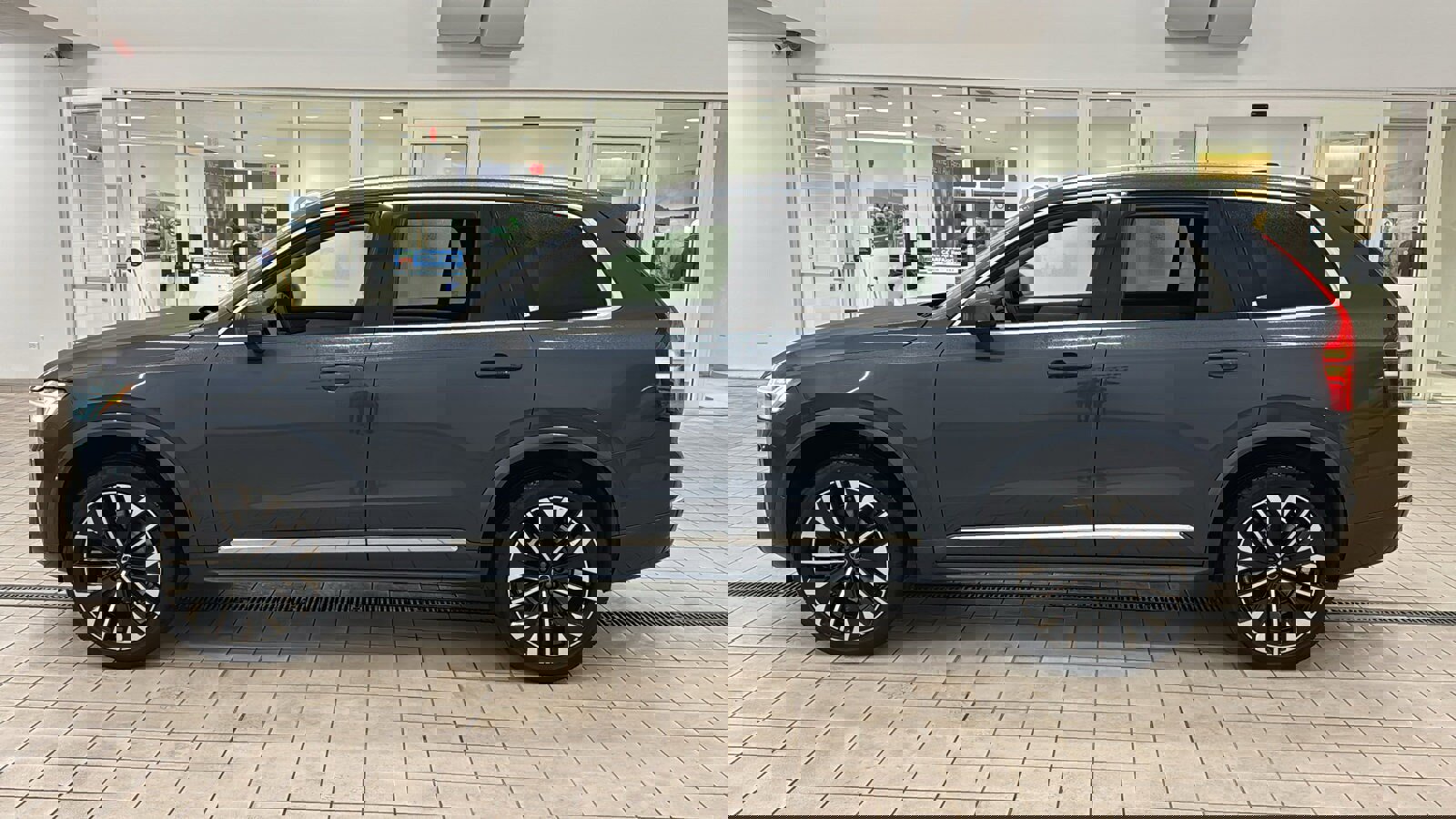 New 2026 Volvo XC90 B6 Plus image 8