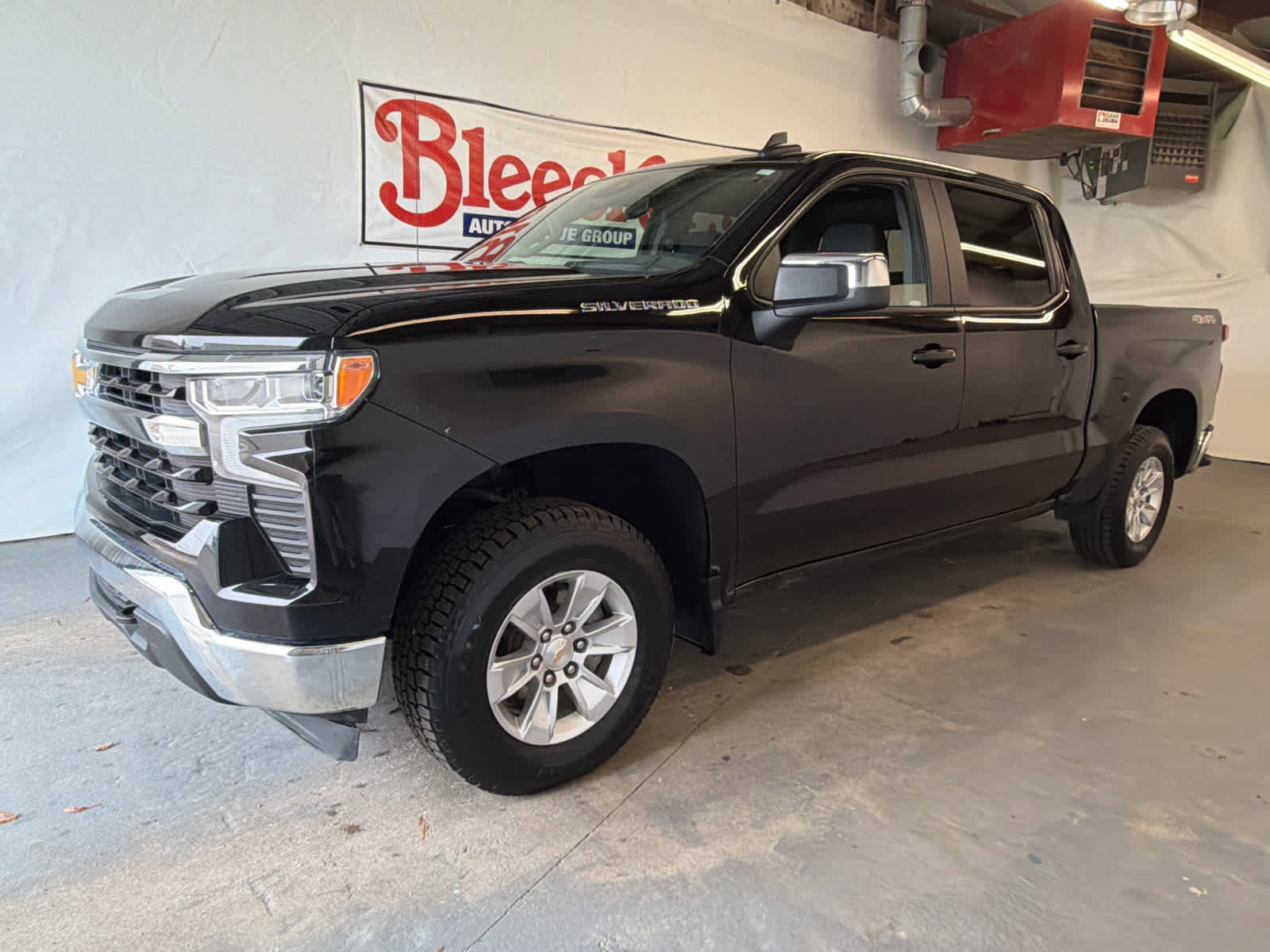 Used 2025 Chevrolet Silverado 1500 LT image 2