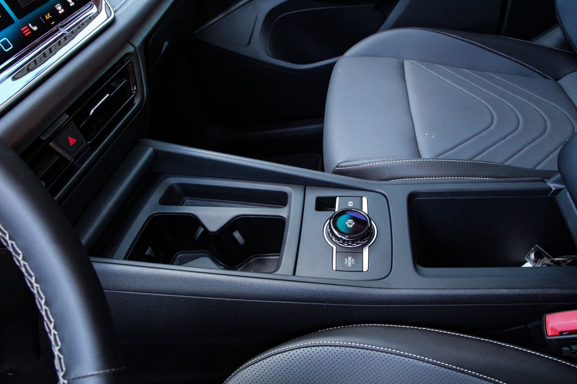 Certified 2025 Volkswagen Tiguan SE FWD image 24