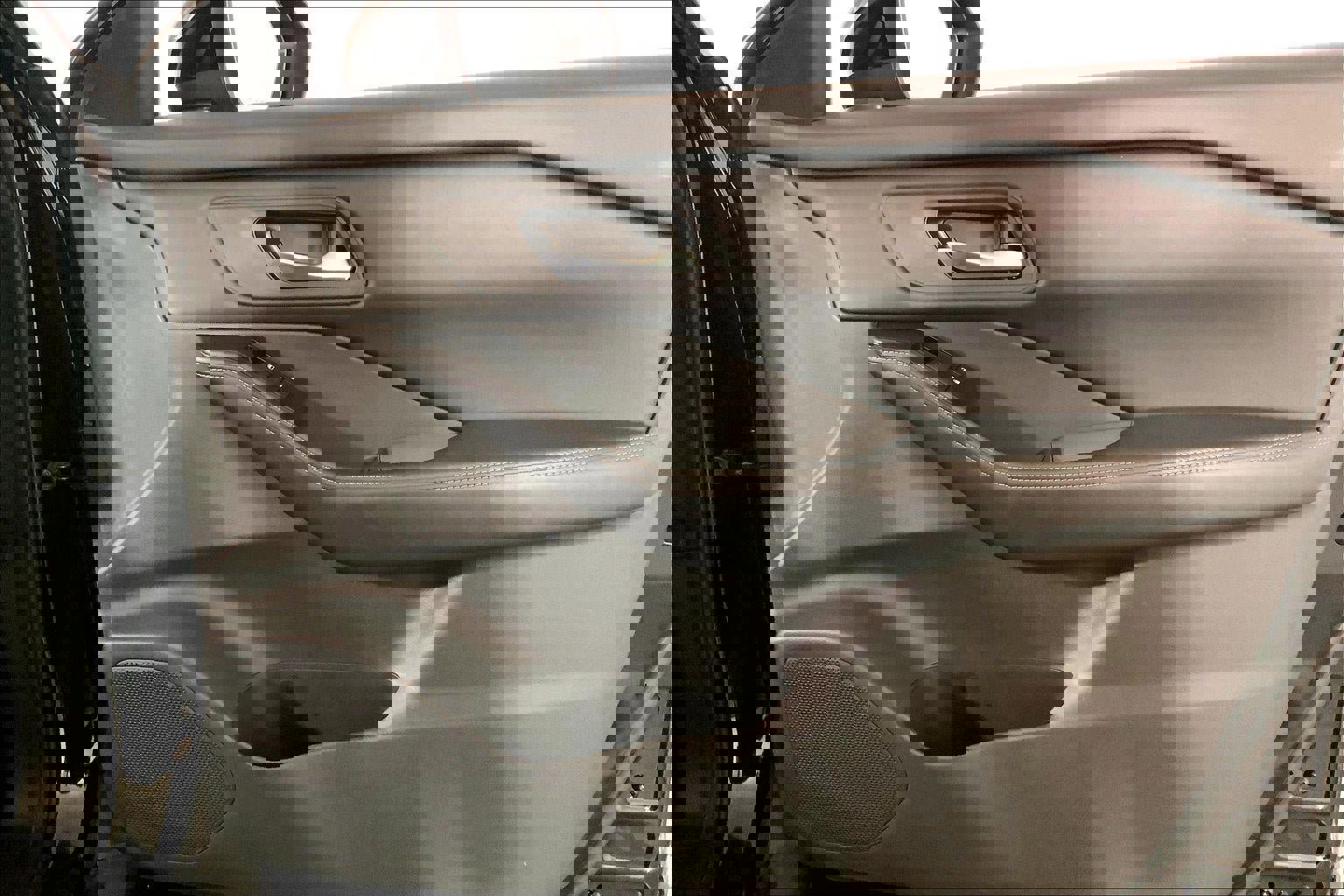 Used 2025 Nissan Rogue SV image 25