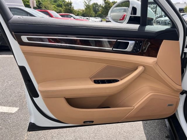 Used 2018 Porsche Panamera RWD image 10