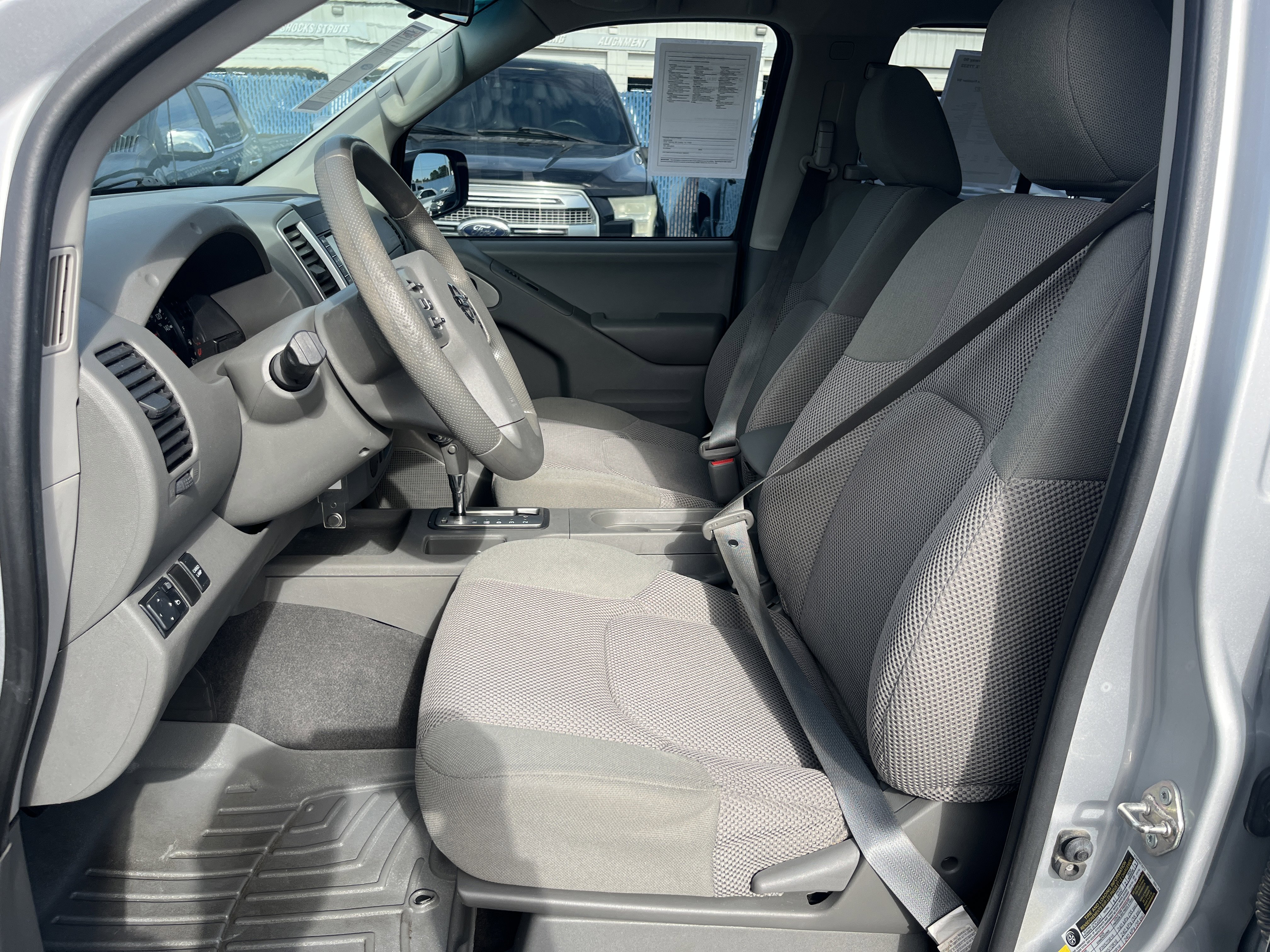 Used 2019 Nissan Frontier SV image 14