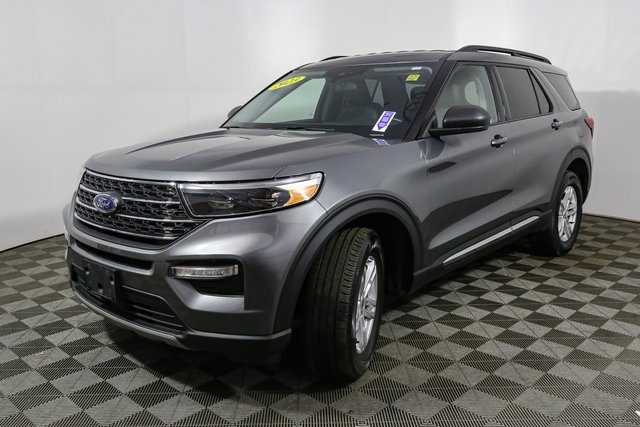 Used 2023 Ford Explorer XLT w/ Equipment Group 202A image 5