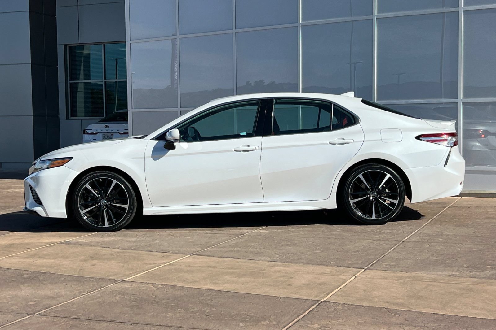 Certified 2019 Toyota Camry XSE FWD image 7