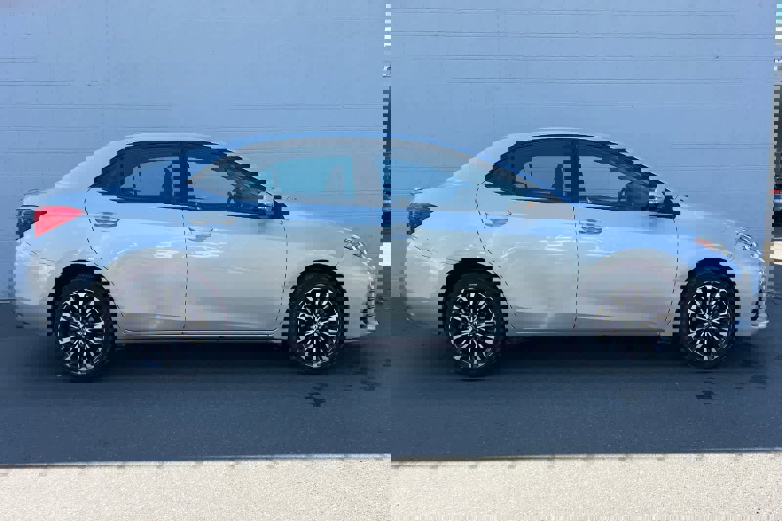 Used 2017 Toyota Corolla SE w/ Carpet Mat Package (TMS) image 9