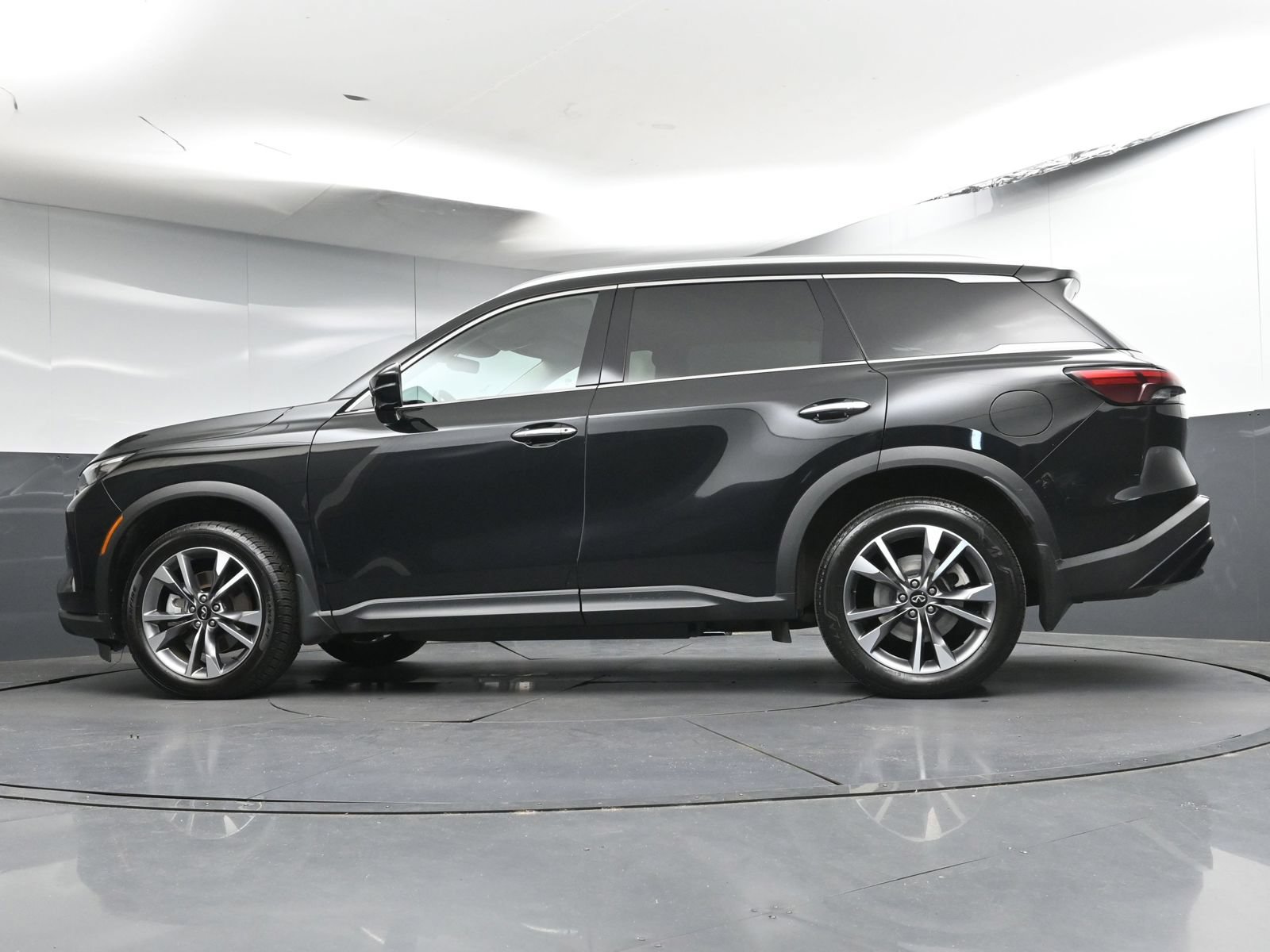 Used 2023 INFINITI QX60 Luxe w/ Cargo Package FWD image 31