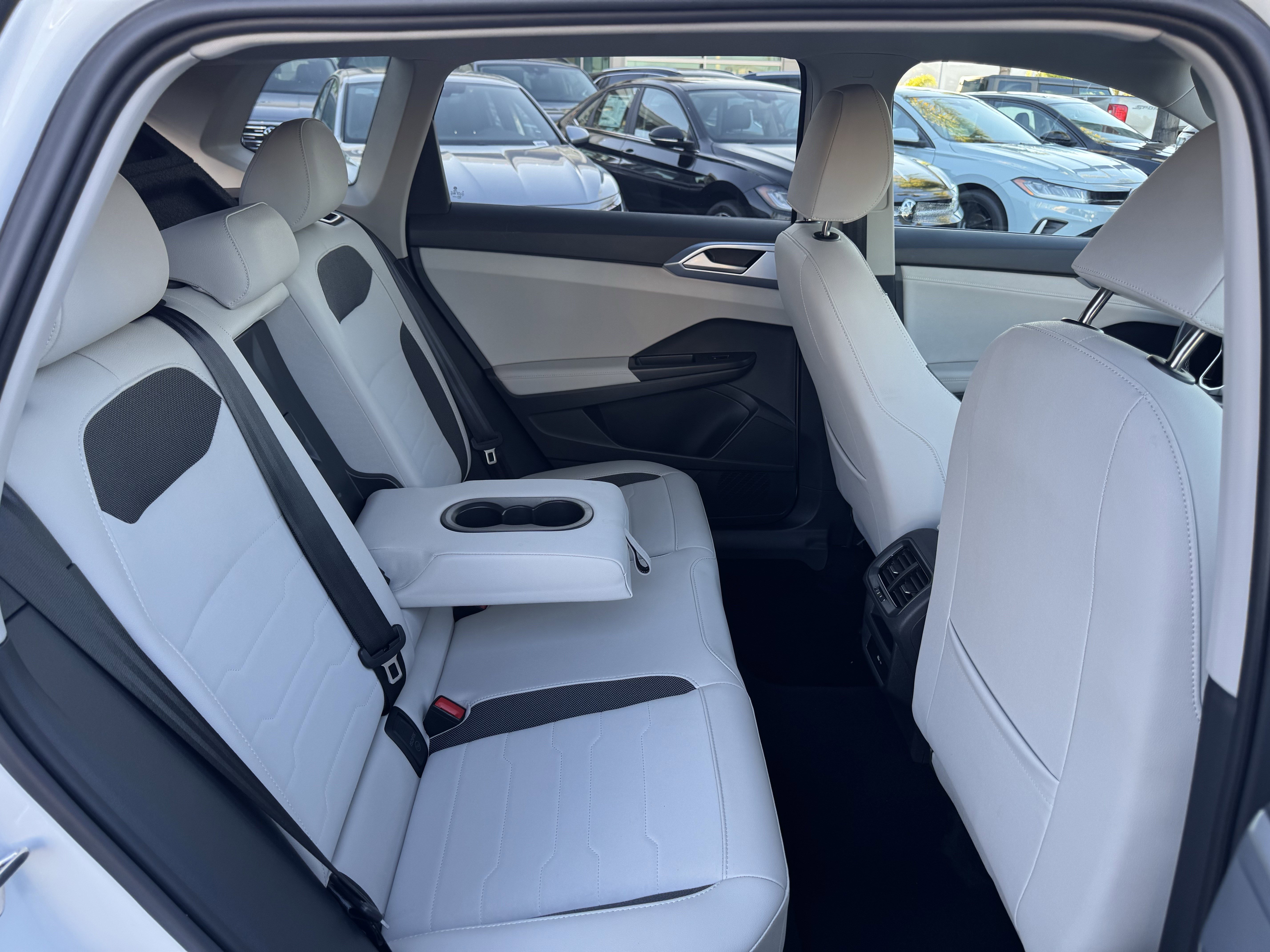 Used 2025 Volkswagen Taos SE image 36