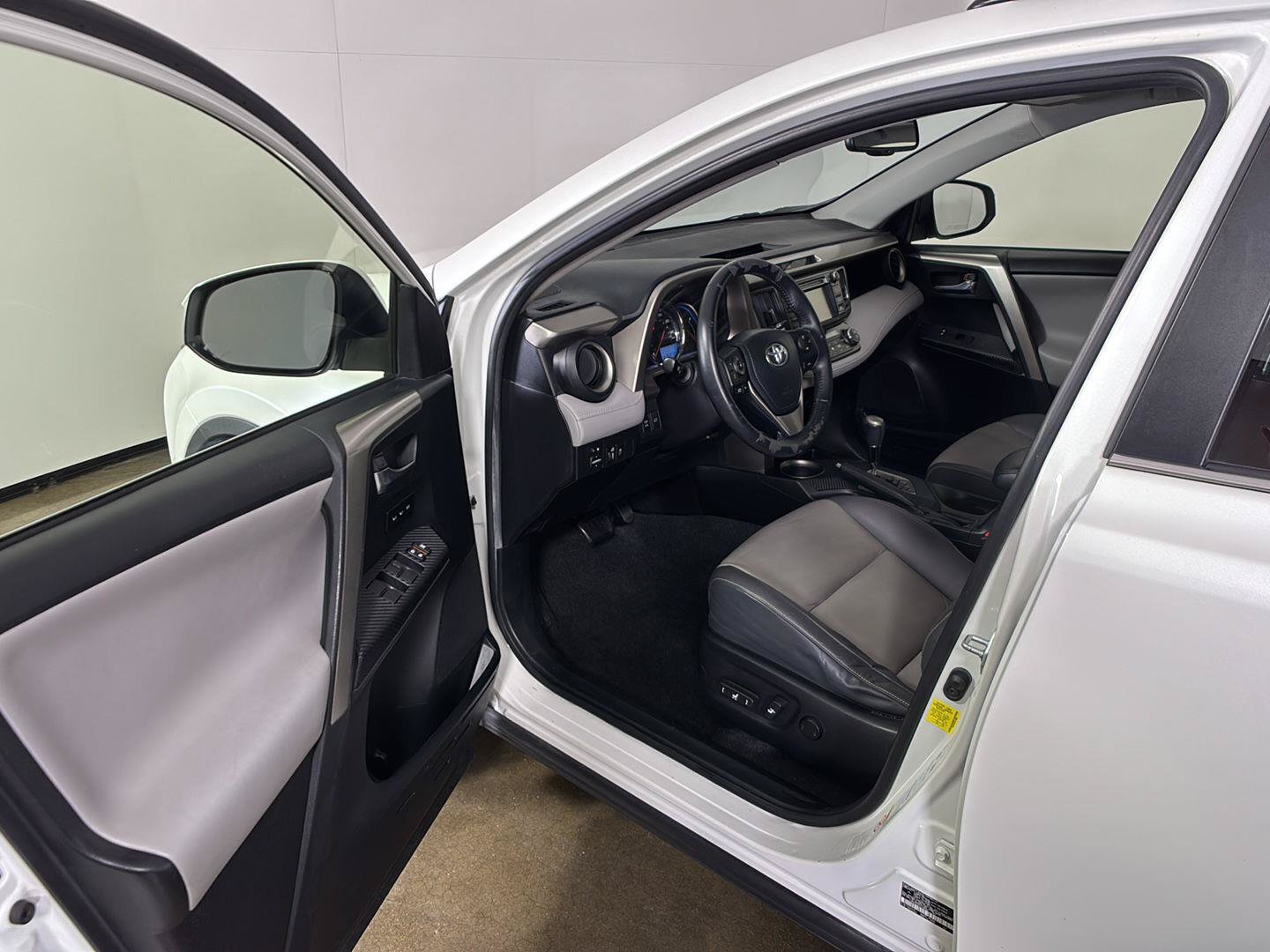 Used 2015 Toyota RAV4 Limited AWD/4WD image 2