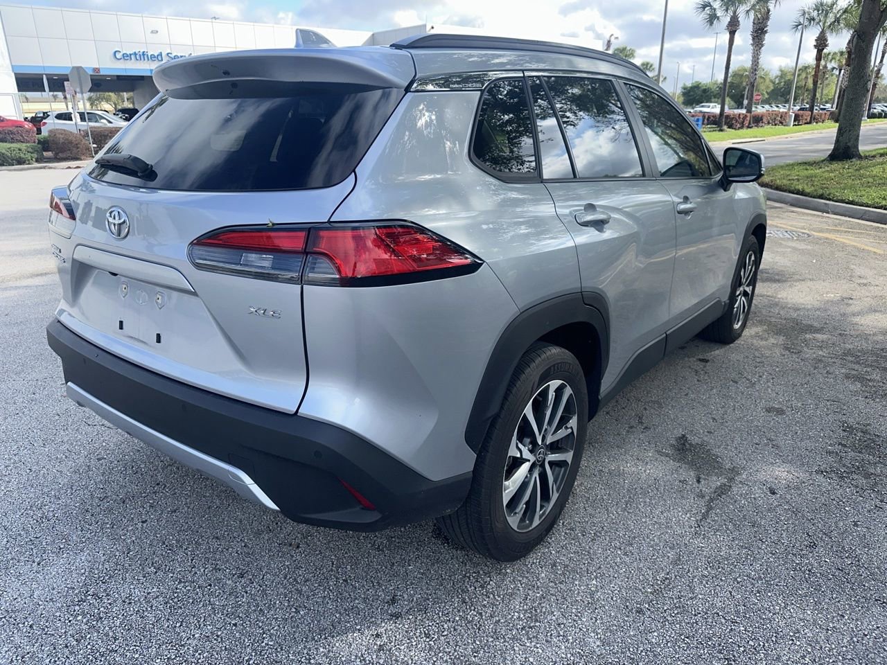 Used 2022 Toyota Corolla Cross XLE w/ Convenience Package image 5