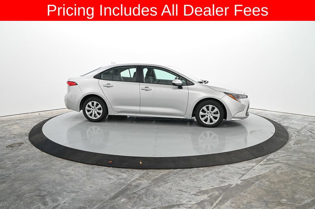 Used 2026 Toyota Corolla LE FWD image 5
