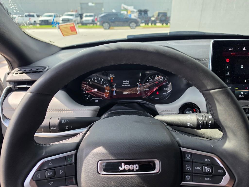 Used 2025 Jeep Compass Limited AWD/4WD image 11