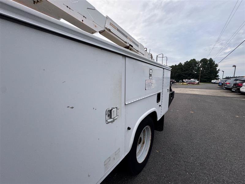 Used 2004 Ford F550 4x4 Regular Cab Super Duty image 17