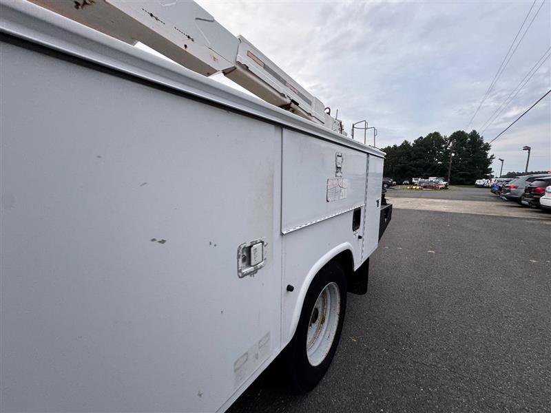 Used 2004 Ford F550 4x4 Regular Cab Super Duty image 17