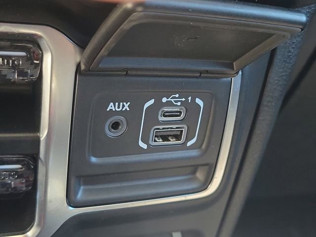 Used 2024 Jeep Gladiator Mojave w/ Technology Group AWD/4WD image 26