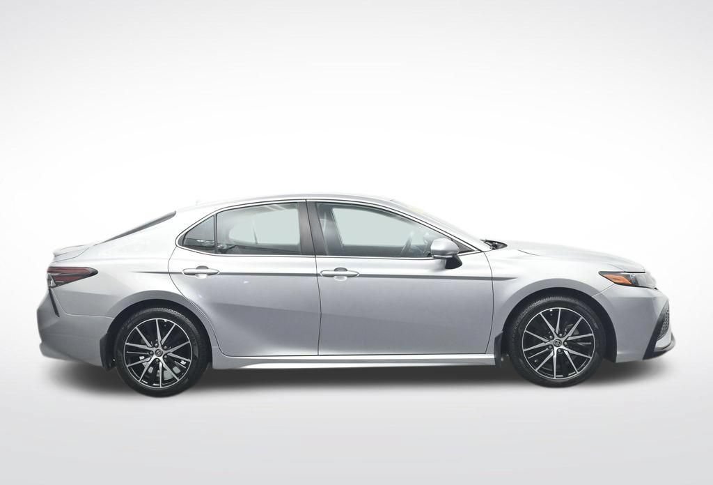 Used 2022 Toyota Camry SE FWD image 4
