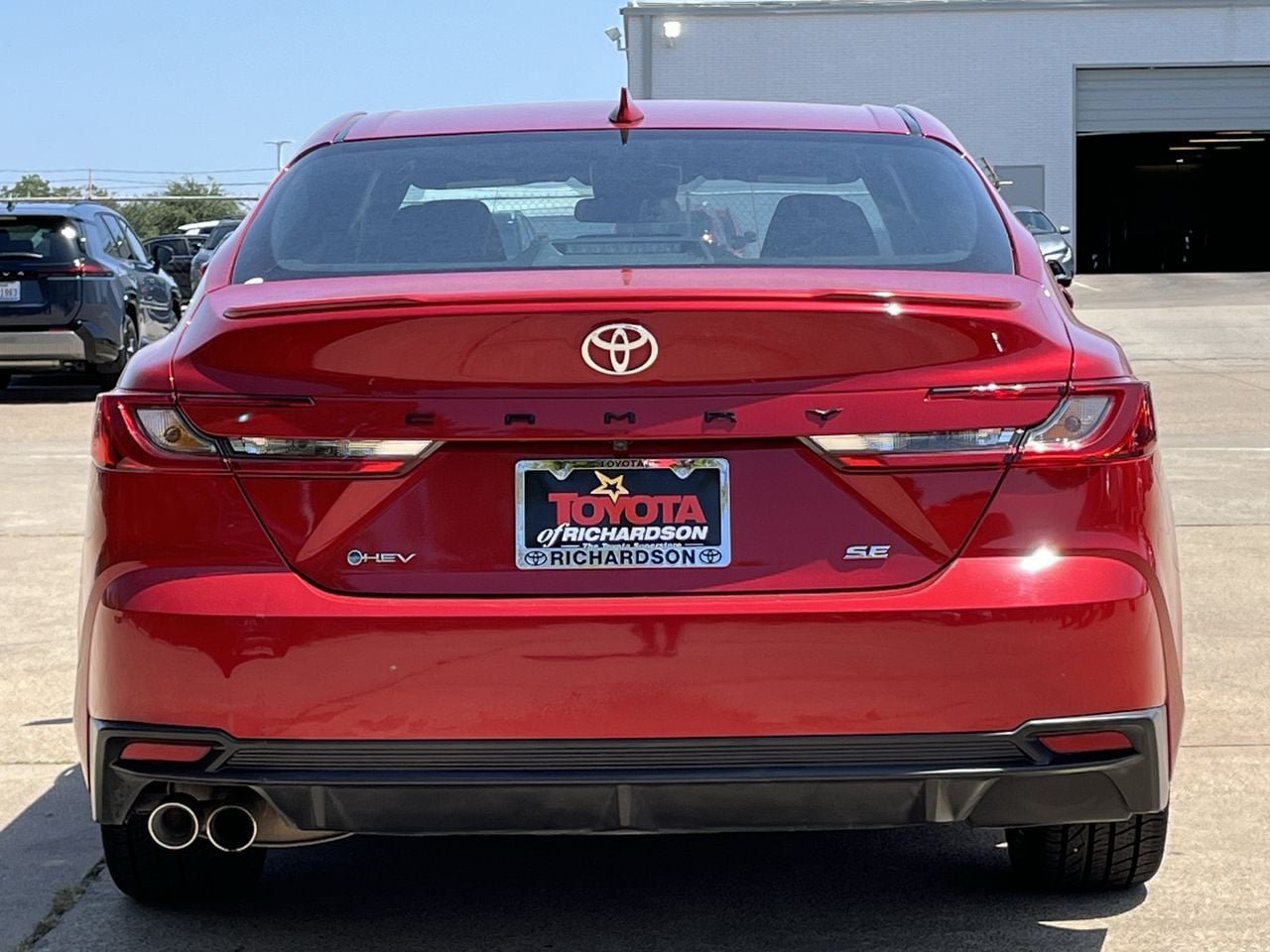 Used 2025 Toyota Camry SE FWD image 5
