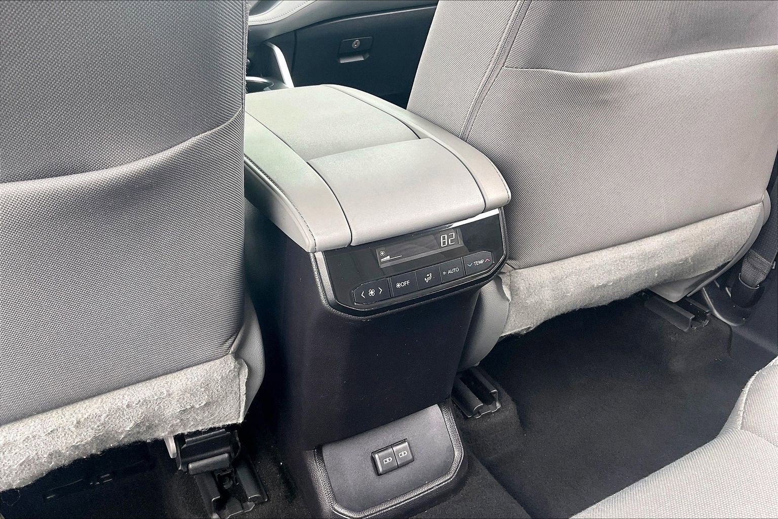 Used 2023 Toyota Highlander LE FWD image 40