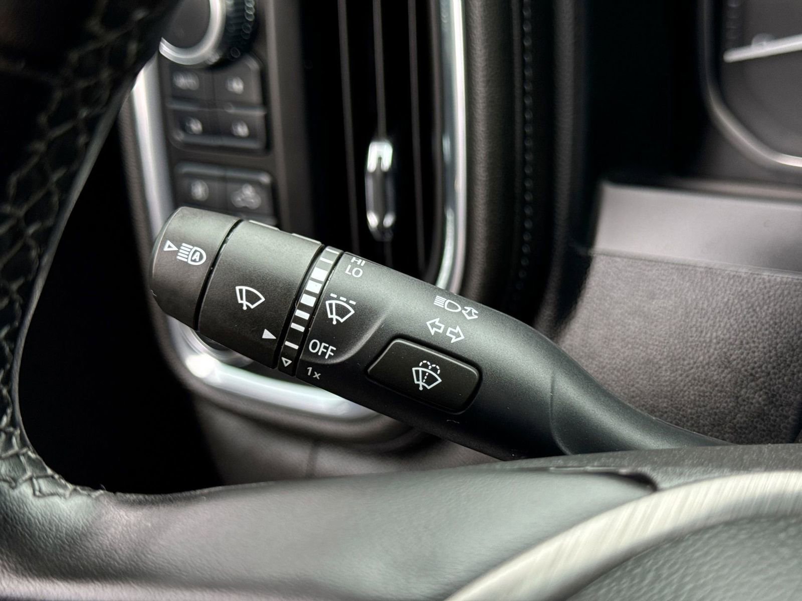 Used 2023 GMC Sierra 2500 Denali image 28