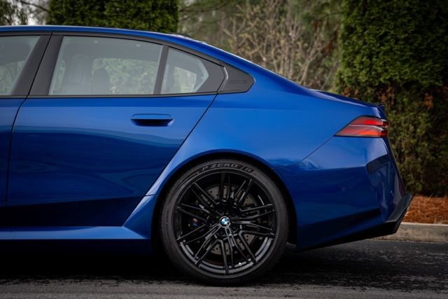 Used 2025 BMW M5 w/ Executive Package image 14