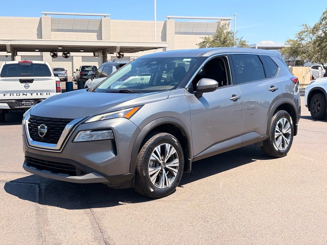 Used 2021 Nissan Rogue SV FWD image 2