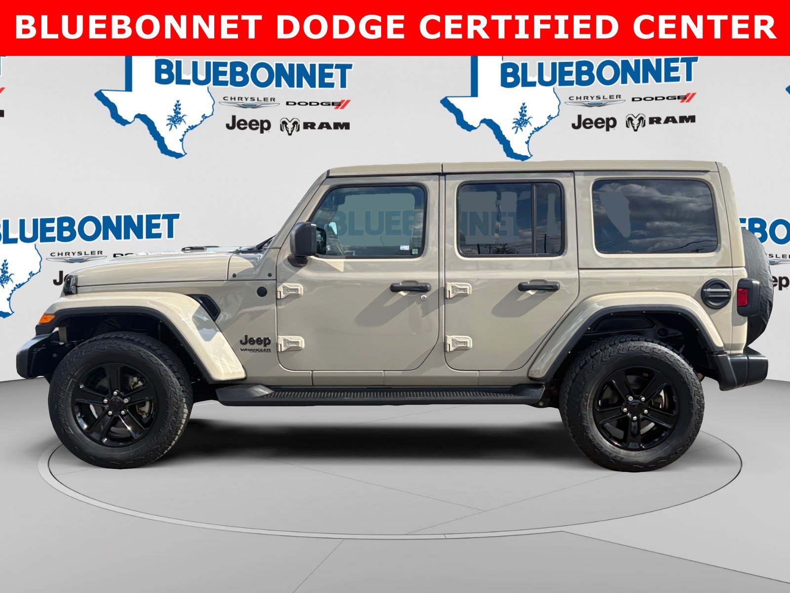 Used 2022 Jeep Wrangler Unlimited Sahara AWD/4WD image 8