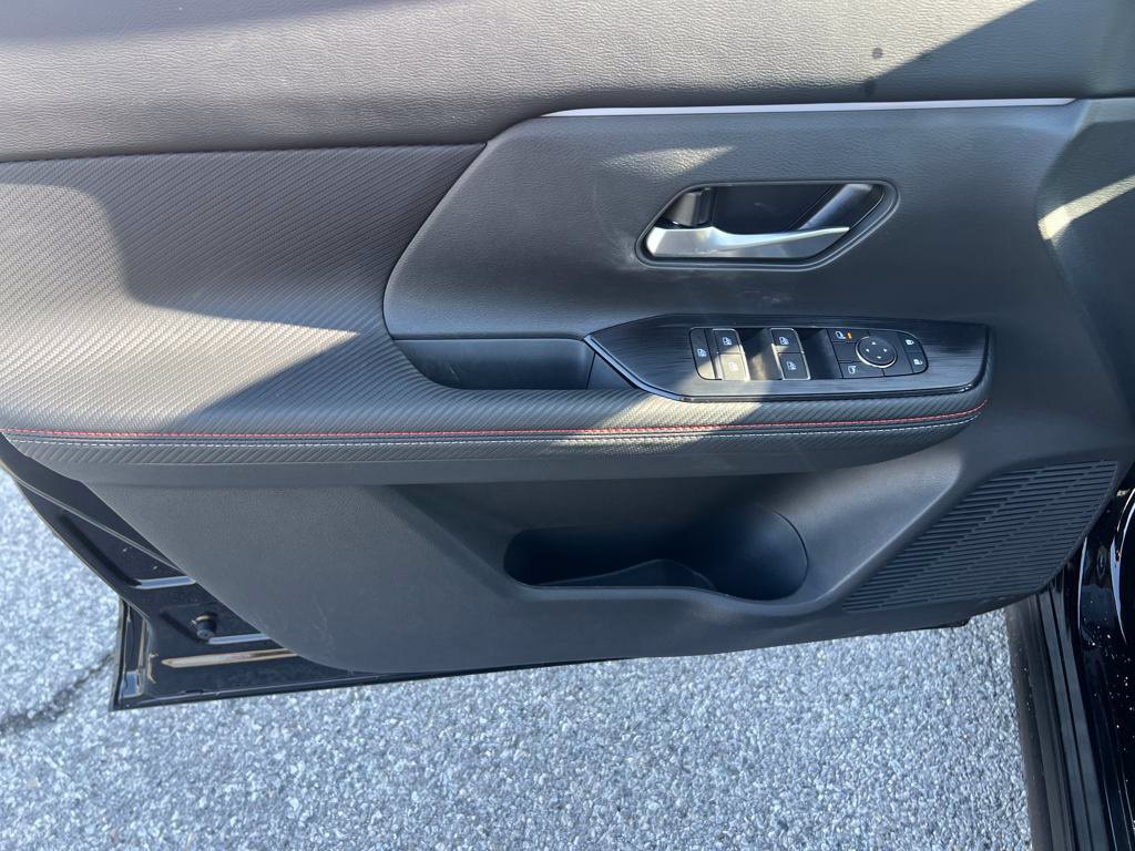 Certified 2025 Nissan Kicks SR AWD/4WD image 12