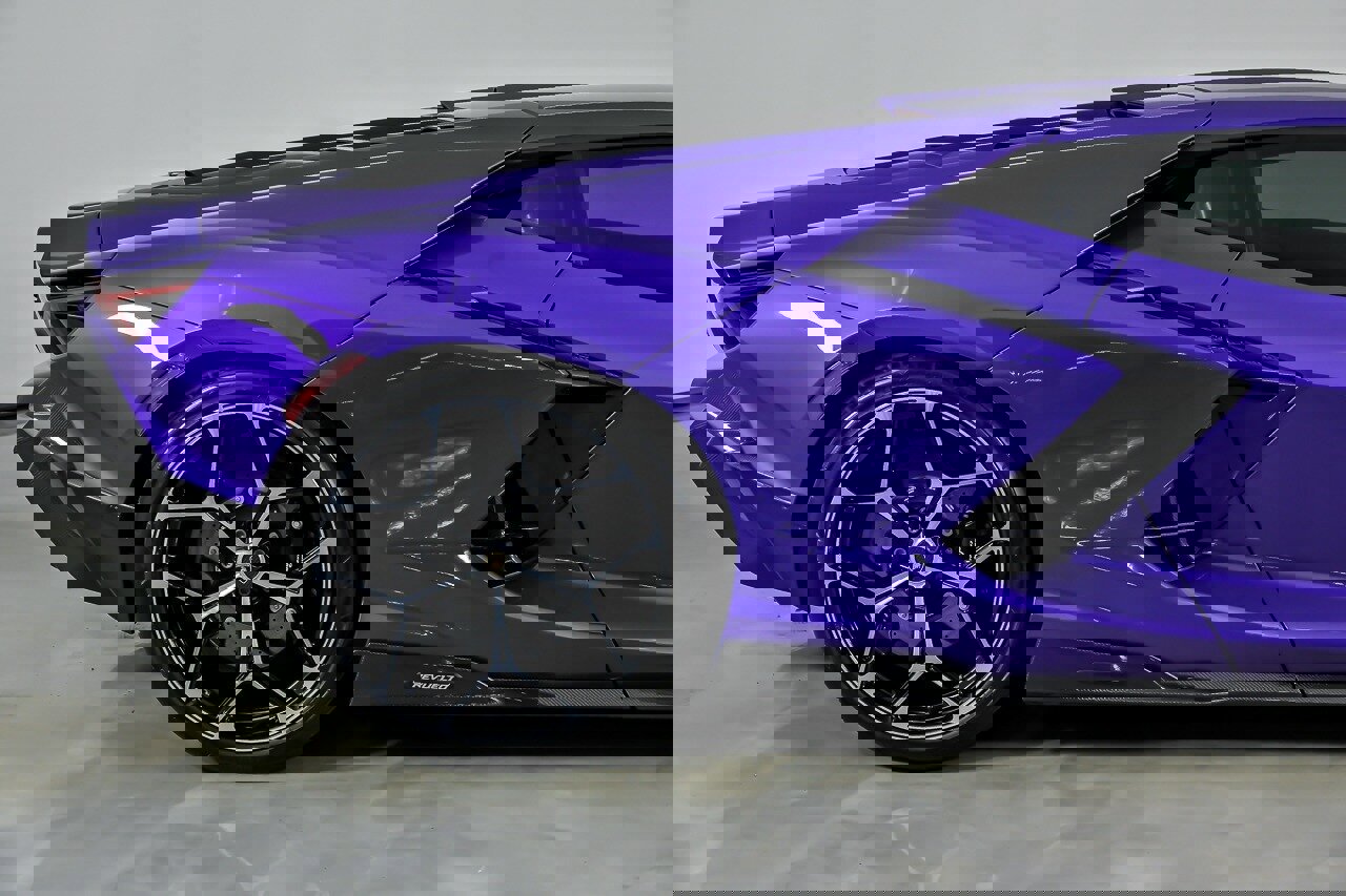 Used 2024 Lamborghini Revuelto image 16