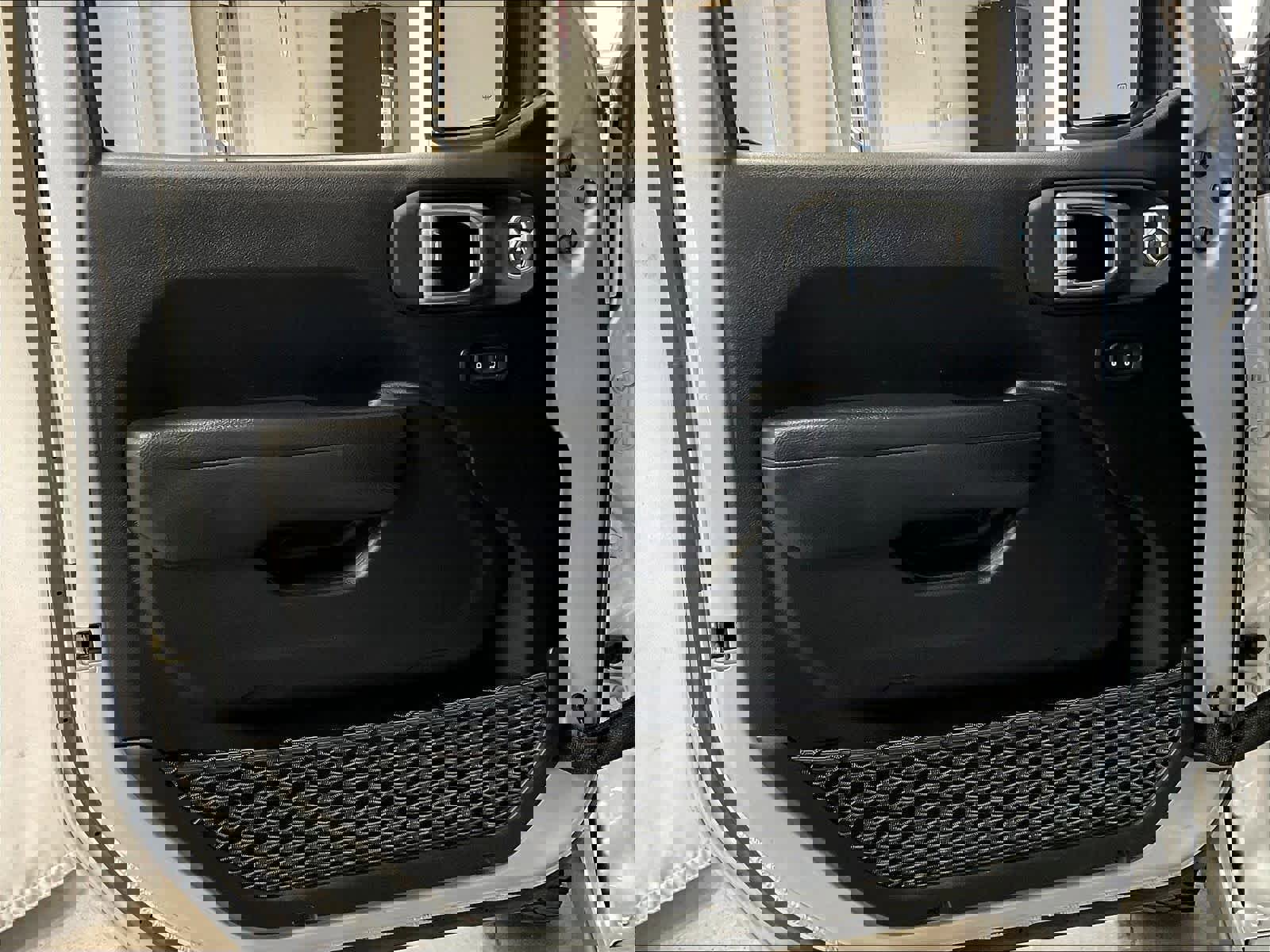 Used 2023 Jeep Wrangler Unlimited w/ Cold Weather Group AWD/4WD image 9