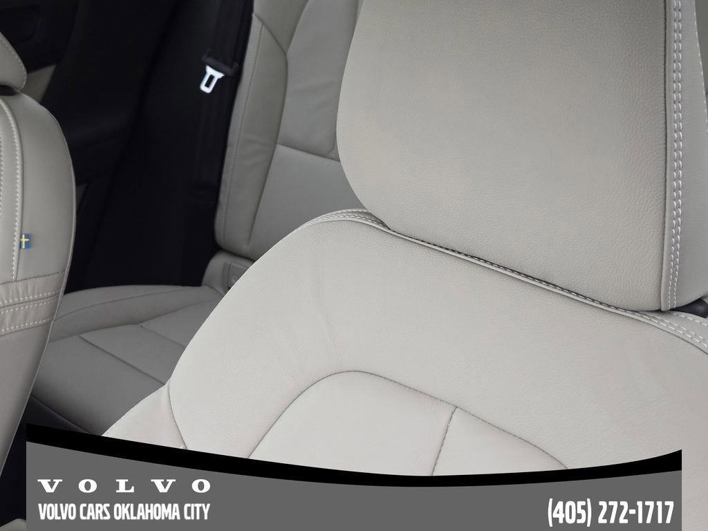 Certified 2023 Volvo XC40 B5 Ultimate w/ Protection Package Premier image 14