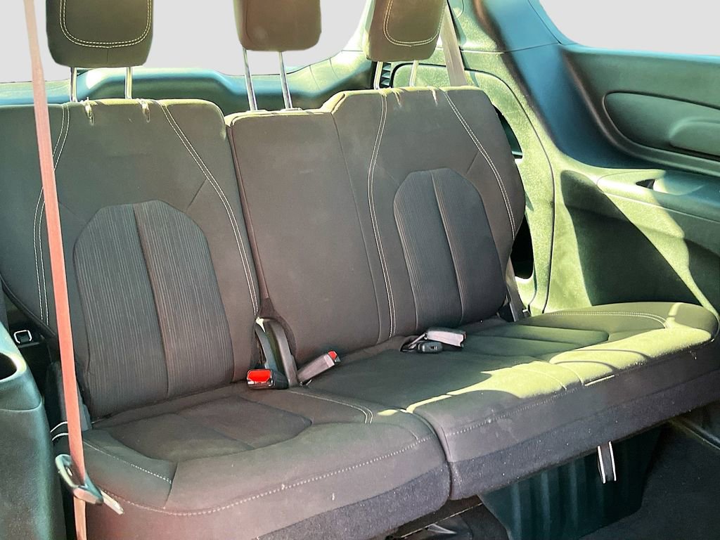 Used 2023 Chrysler Pacifica Touring image 26