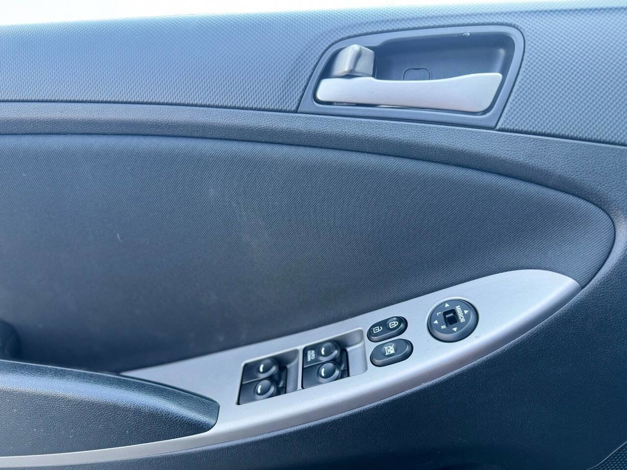 Used 2017 Hyundai Accent SE image 19