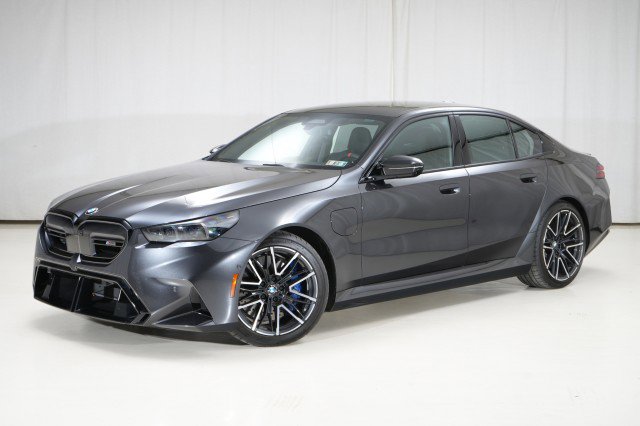 Used 2025 BMW M5 w/ Executive Package image 2
