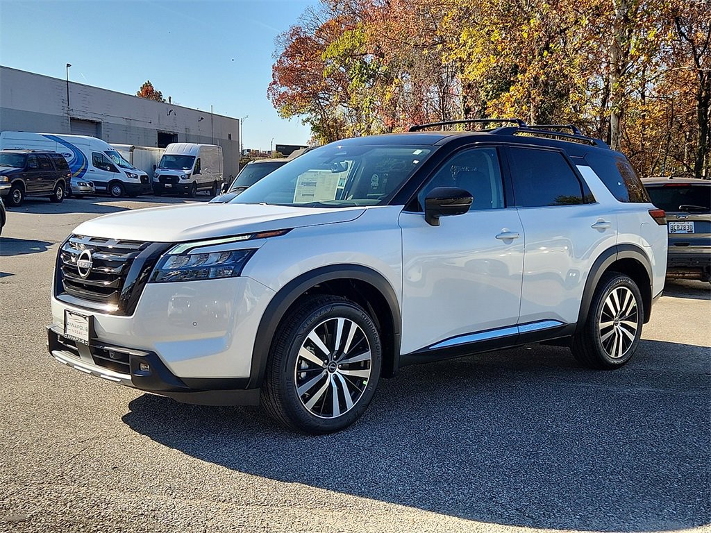 New 2025 Nissan Pathfinder Platinum image 2