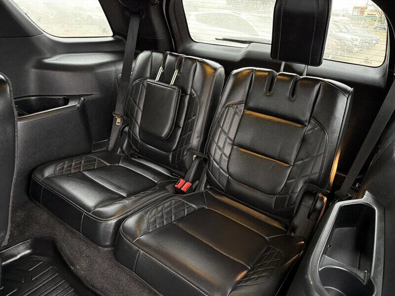 Used 2017 Ford Explorer Platinum image 14