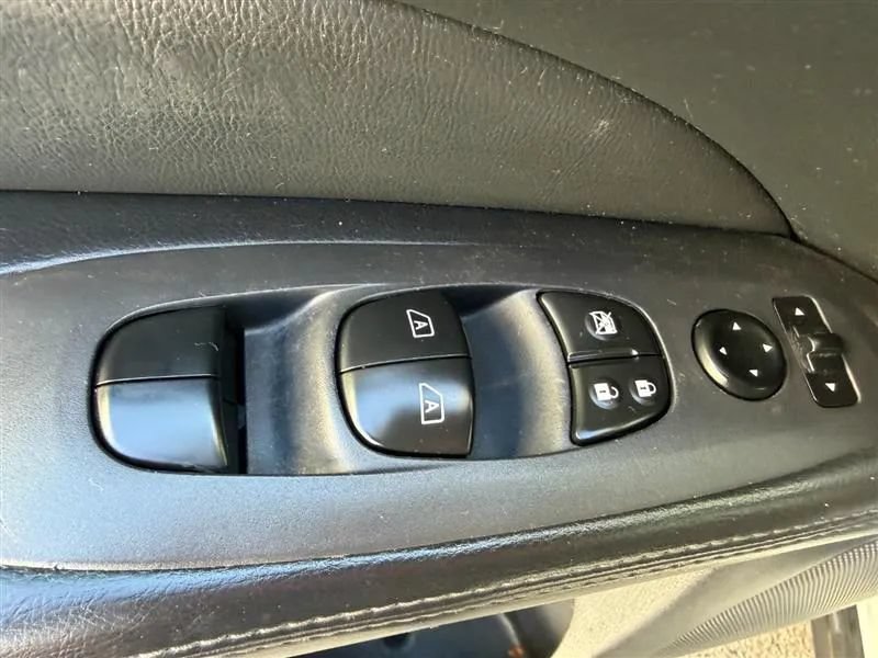 Used 2015 Nissan Pathfinder Platinum AWD/4WD image 35