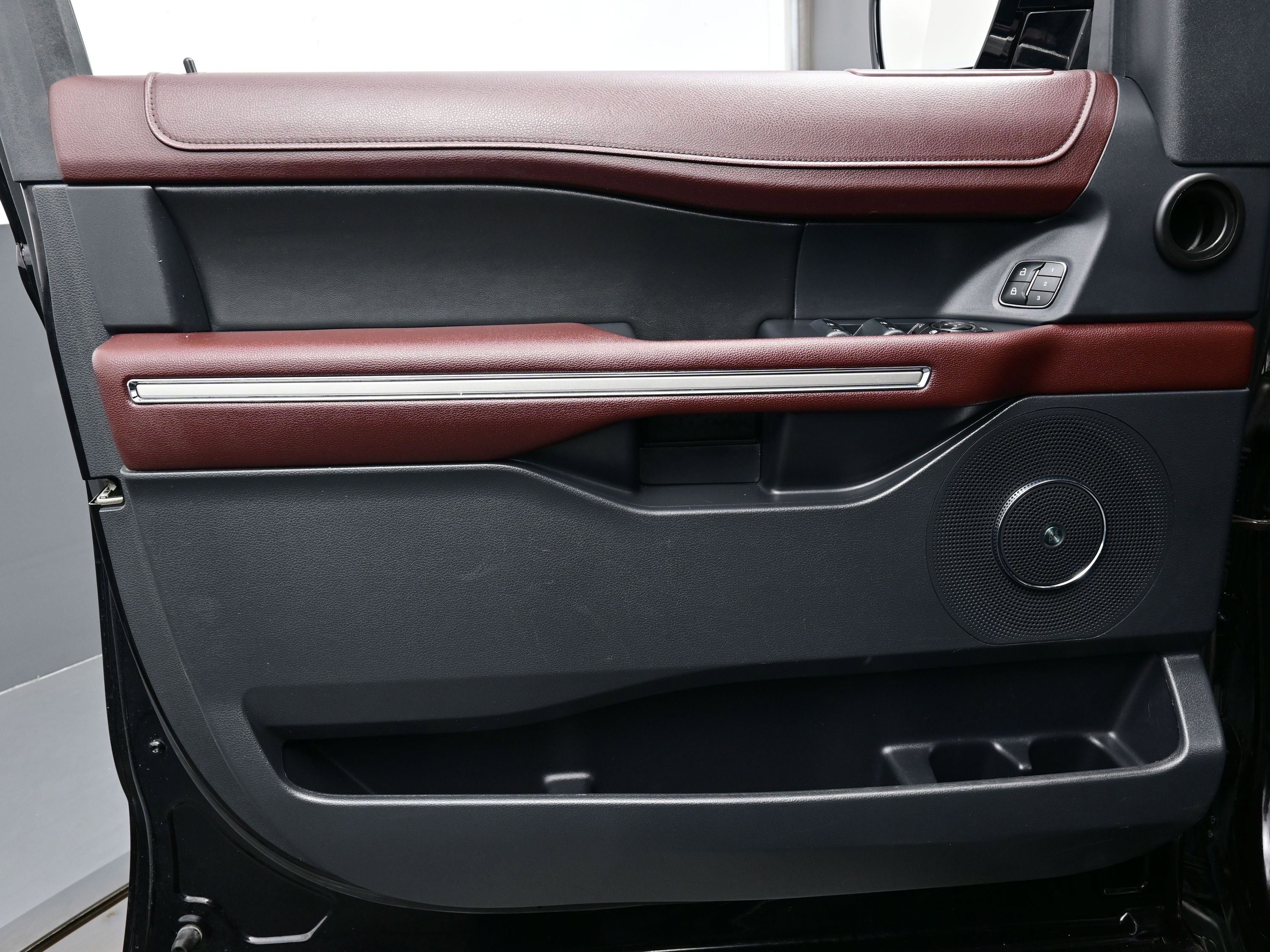 Used 2022 Ford Expedition Max Limited image 10