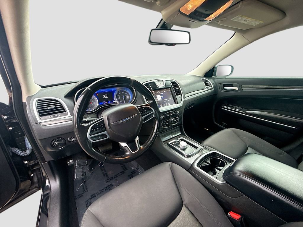 Used 2022 Chrysler 300 Touring w/ Sport Appearance Package RWD image 9