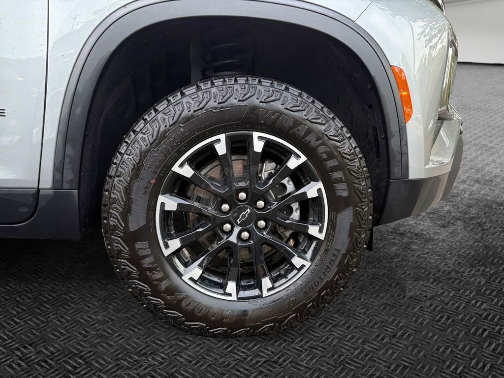 Used 2025 Chevrolet Traverse Z71 w/ Driver Confidence Package image 11