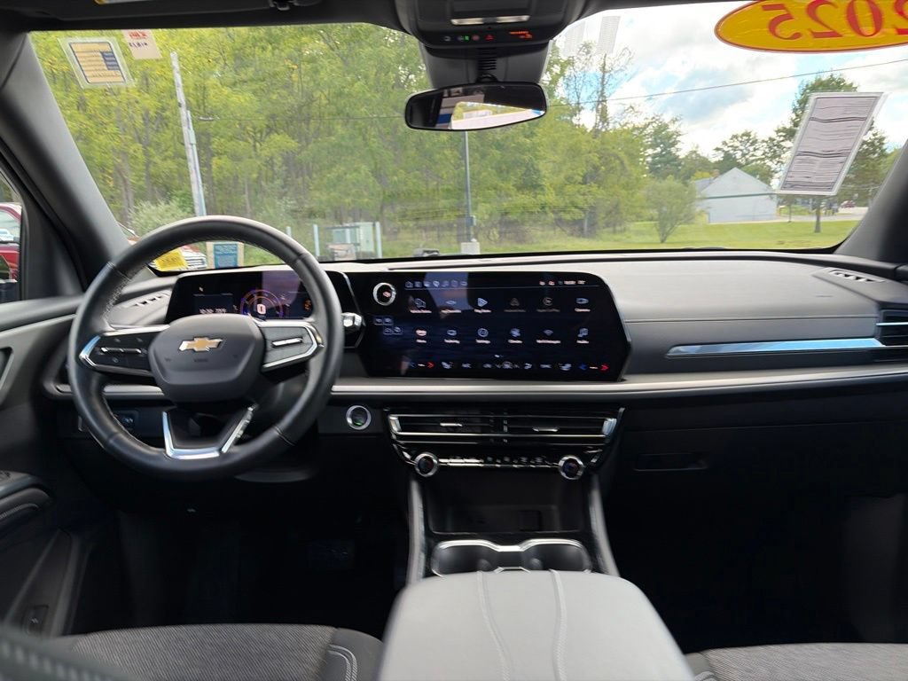 Used 2025 Chevrolet Traverse LT w/ Driver Confidence Package AWD/4WD image 20