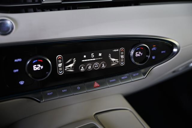 Certified 2025 Genesis Electrified GV70 w/ Prestige Package AWD/4WD image 40