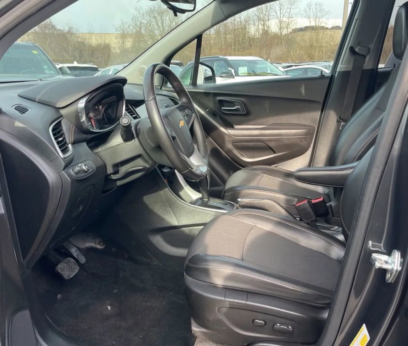 Used 2018 Chevrolet Trax LT w/ LT Convenience Package image 5