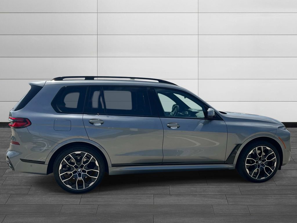 Used 2024 BMW X7 xDrive40i w/ M Sport Package AWD/4WD image 6
