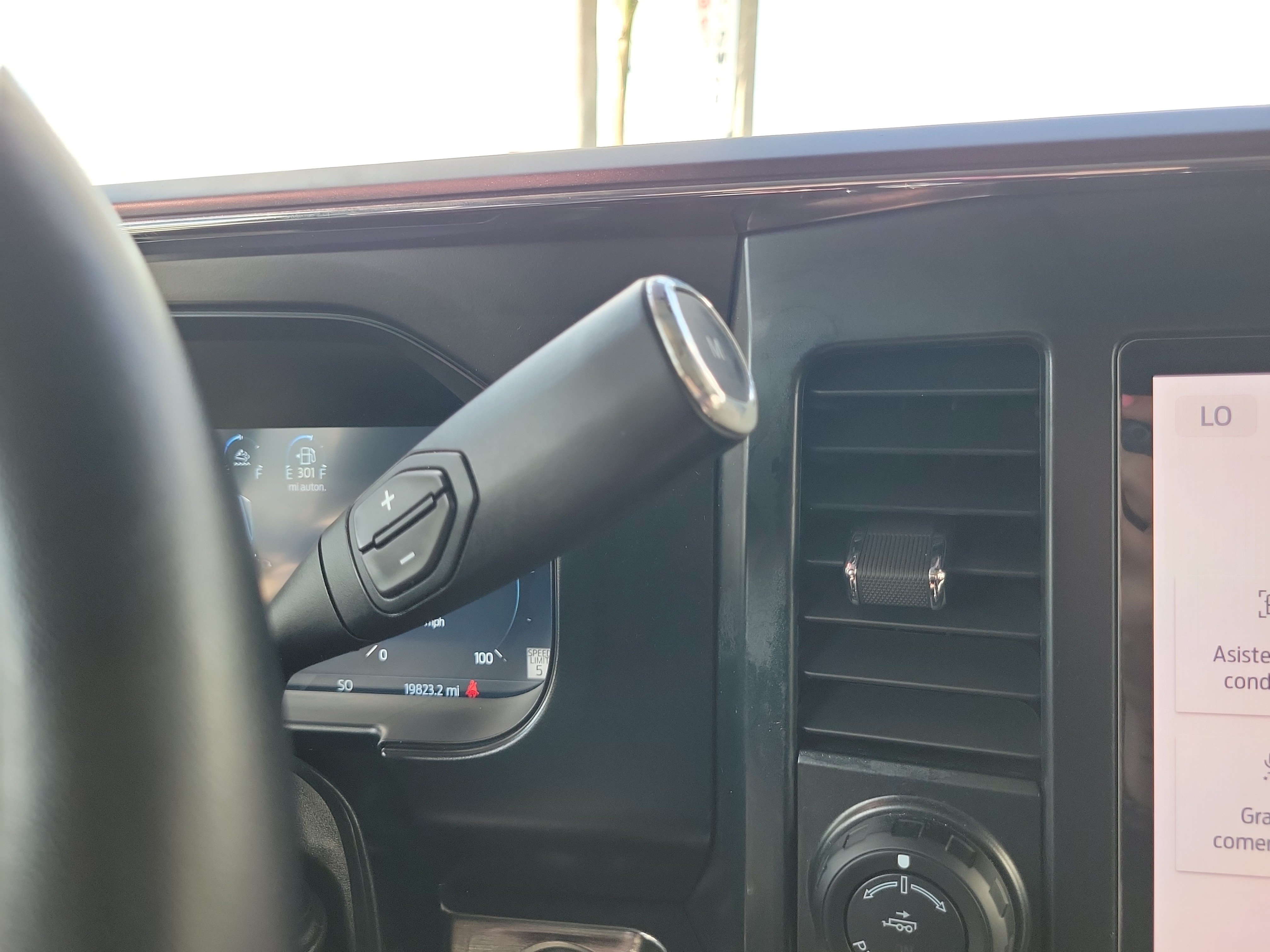 Used 2024 Ford F250 Lariat w/ Lariat Ultimate Package AWD/4WD image 22