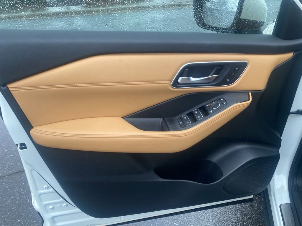 Used 2023 Nissan Rogue Platinum w/ Platinum Premium Package image 10